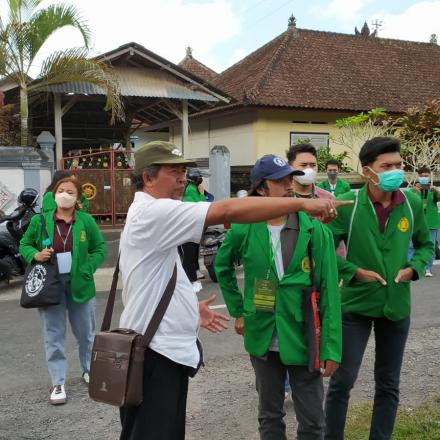   Mahasiswa KKN UNMAS Laksanakan Kegiatan Pengenalan Lingkungan Desa